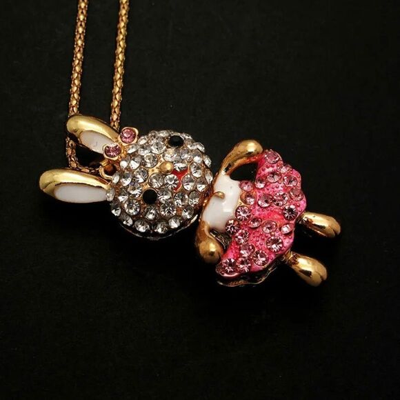 Adorable Cute Pink Crystal Bow Rabbit Skirt Pendant NWOT - Picture 3 of 3